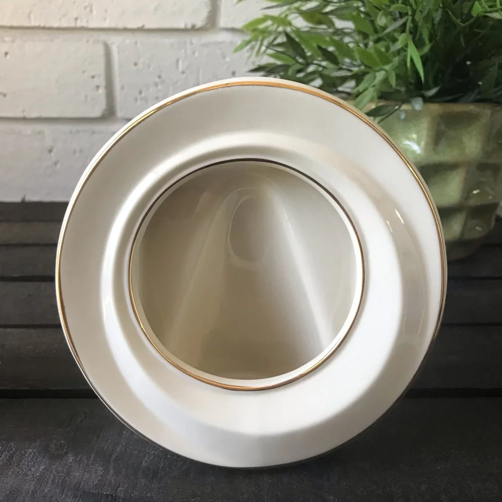 Lenox Ivory Fine China 5” Round Picture Frame Gold Trim